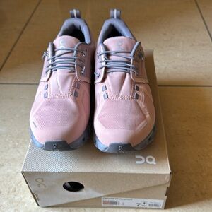 On Running Cloud 5 Waterproof sneakers Women’s size 7